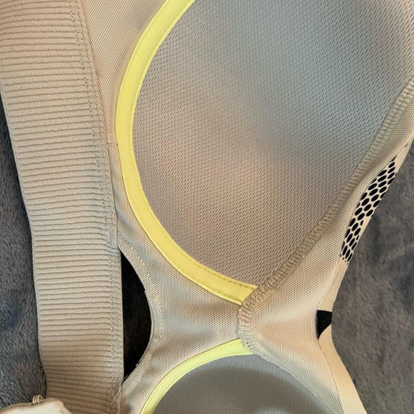 Adidas europian edition. - Picture 4 of 7